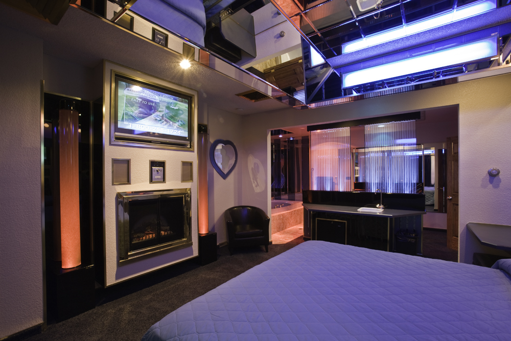 King sized bed with canopy, bubble panel lights, bubble column lights, wet bar, fireplace, flat screen TV and AM/FM stereo
